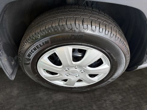 Used 2021 Toyota RAV4 LE AWD/4WD image 35