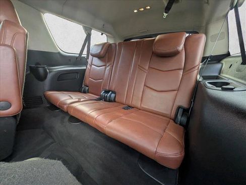 Used 2017 Cadillac Escalade ESV Luxury image 19