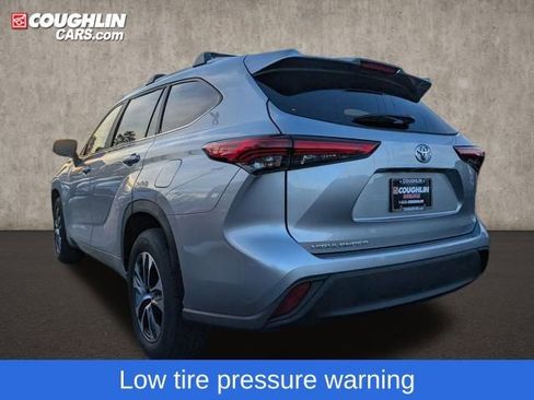 Used 2023 Toyota Highlander XLE image 6