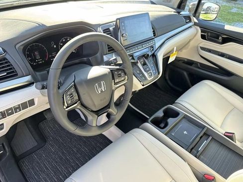 New 2026 Honda Odyssey Touring image 7