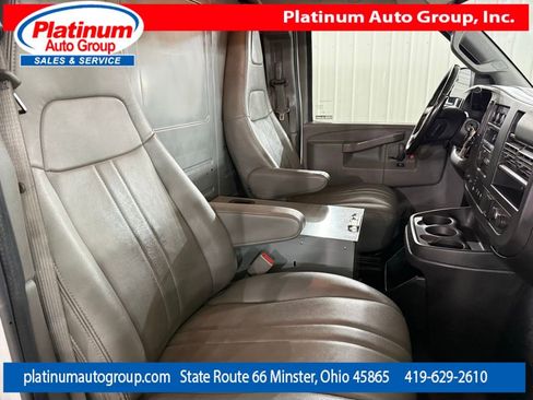 Used 2017 Chevrolet Express 3500 Extended RWD image 50