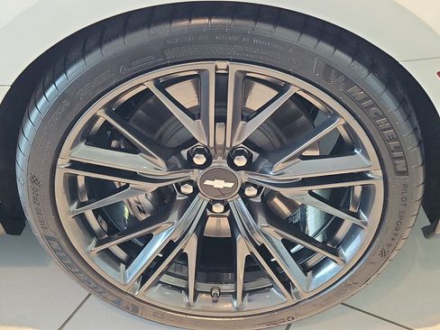 Used 2018 Chevrolet Camaro ZL1 RWD image 8
