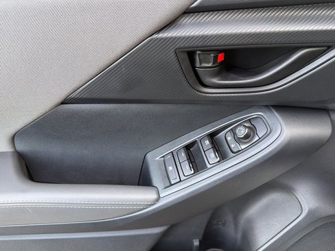 Used 2025 Subaru Crosstrek 2.0i Premium image 11