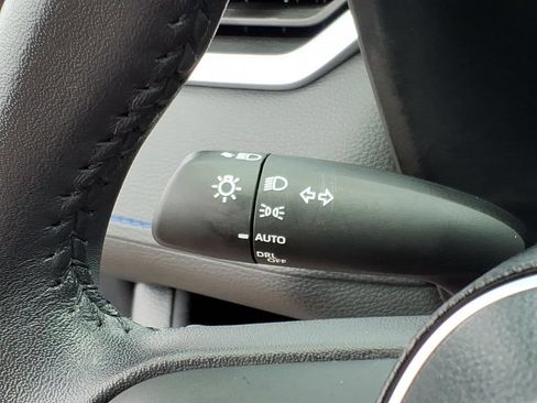 Used 2025 Toyota RAV4 XSE AWD/4WD image 19