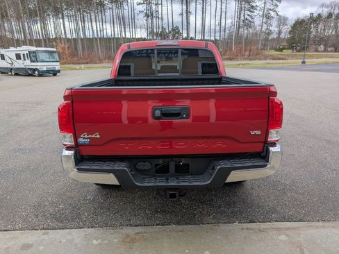 Used 2016 Toyota Tacoma SR5 image 6