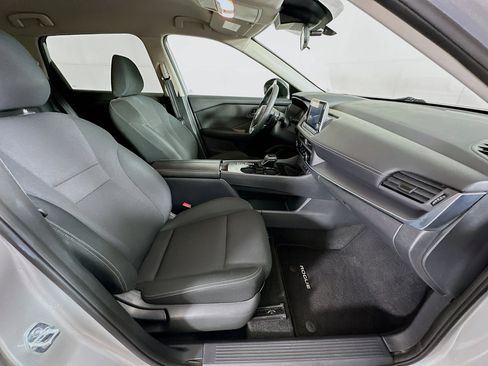 Used 2024 Nissan Rogue S image 29