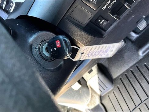 Used 2019 Toyota Tundra SR5 w/ SR5 Upgrade Package image 10