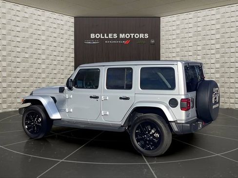 Used 2024 Jeep Wrangler Unlimited Sahara w/ Technology Group image 8