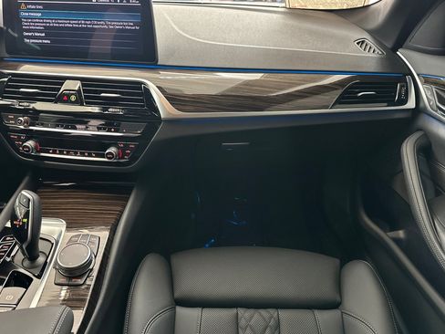 Certified 2023 BMW 530e image 29