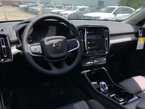 New 2025 Volvo XC40 B5 Plus w/ Protection Package Premier image 15