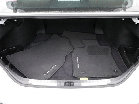 Used 2025 Toyota Camry XLE image 18