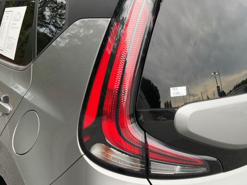 Used 2023 Kia Soul LX FWD image 29