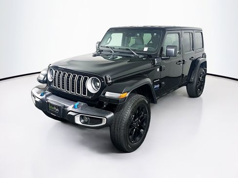 Used 2024 Jeep Wrangler Unlimited Sahara AWD/4WD image 3
