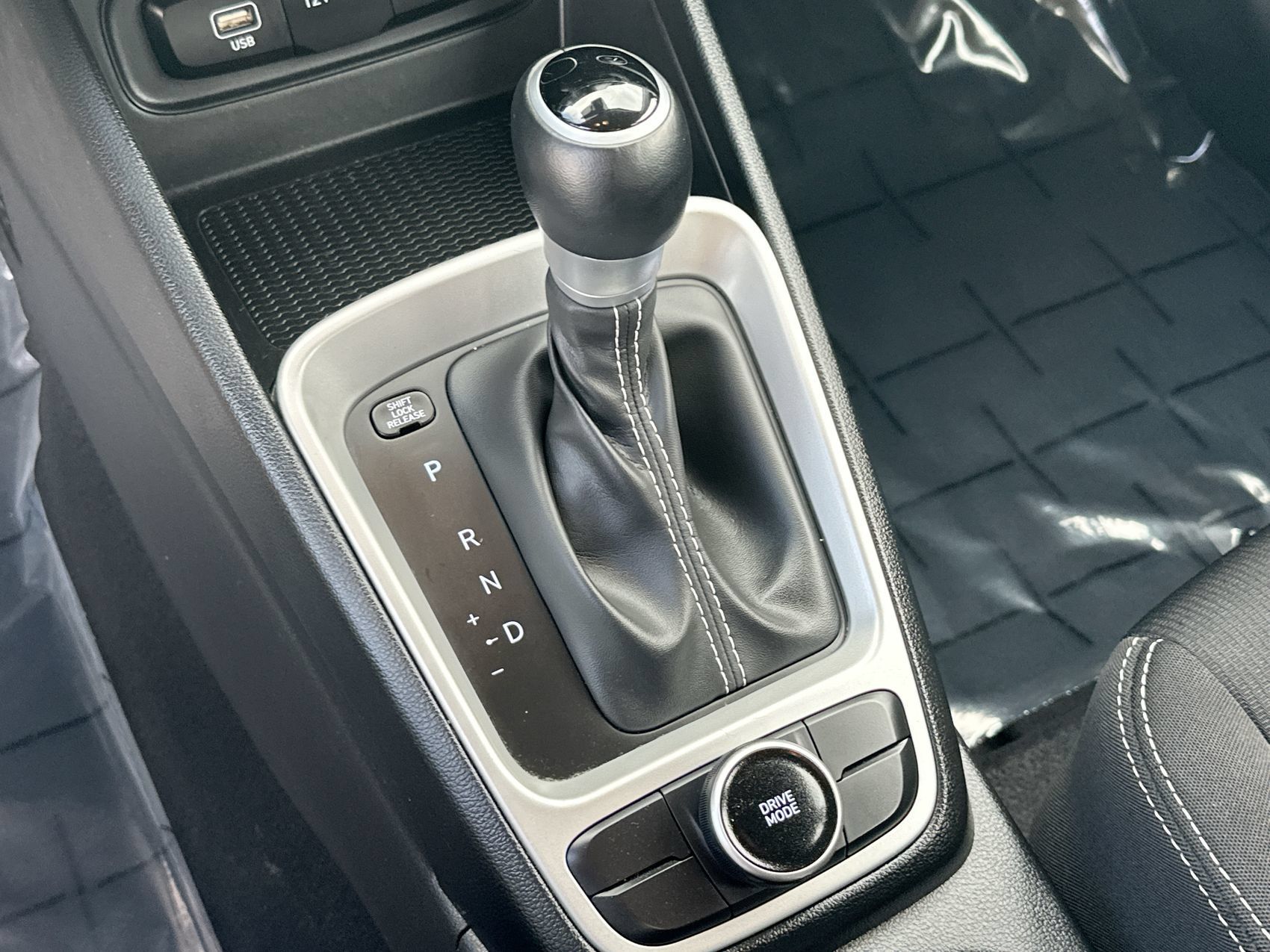 Used 2025 Hyundai Venue SEL FWD image 19