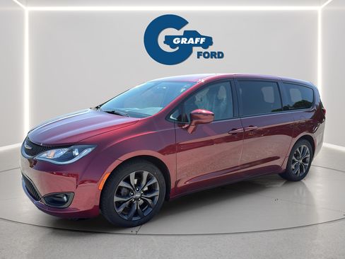 Used 2019 Chrysler Pacifica Touring Plus w/ S Appearance Package FWD image 11