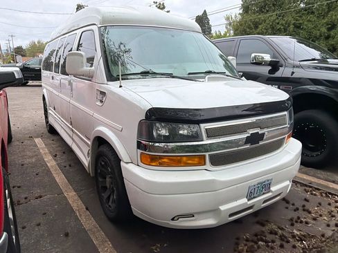 Used 2023 Chevrolet Express 2500 Extended RWD image 2