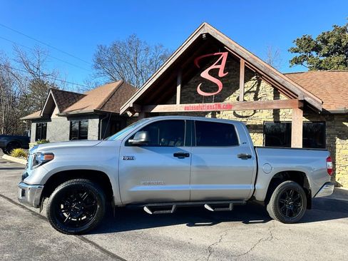 Used 2018 Toyota Tundra SR5 w/ SR5 Upgrade Package image 2