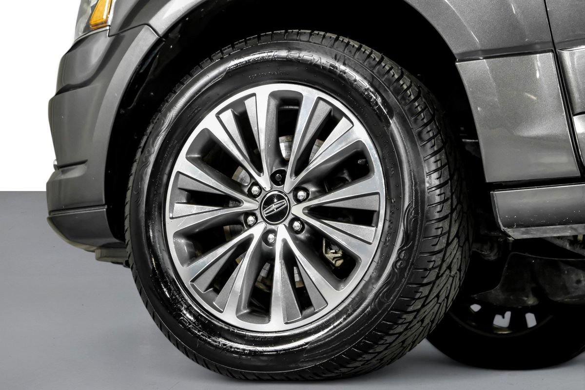 Used 2016 Lincoln Navigator Select RWD image 55