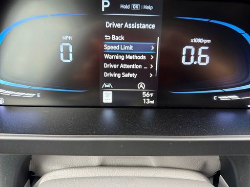 Used 2026 Hyundai Elantra SE w/ Cargo Package image 17