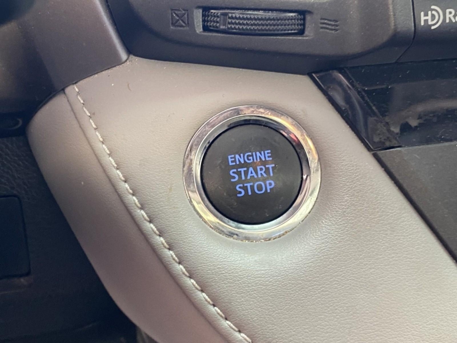 Used 2018 Toyota RAV4 XLE AWD/4WD image 24