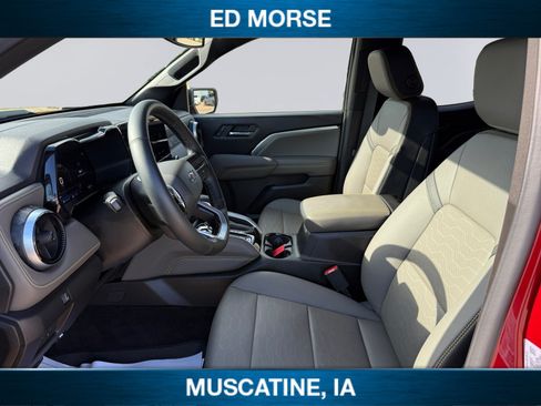 Used 2026 Chevrolet Colorado ZR2 w/ Technology Package AWD/4WD image 9