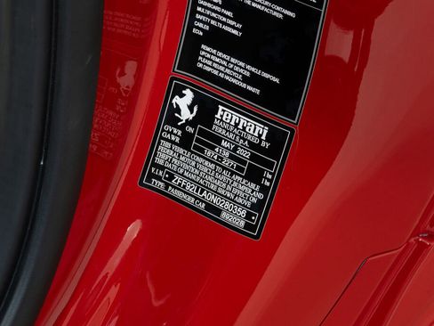 Used 2022 Ferrari F8 Tributo image 28