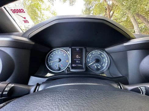 Used 2019 Toyota Tacoma TRD Off-Road w/ Technology Package image 40