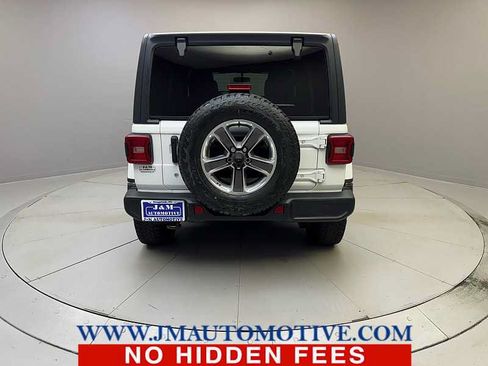Used 2019 Jeep Wrangler Unlimited Sahara w/ Cold Weather Group AWD/4WD image 4