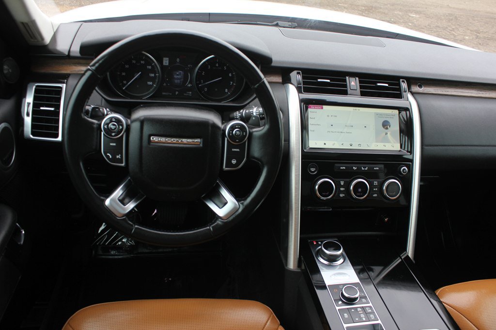 Used 2017 Land Rover Discovery HSE AWD/4WD image 9