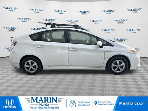 Used 2014 Toyota Prius Two FWD image 2