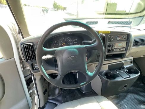 Used 2000 Chevrolet Express 3500 image 11