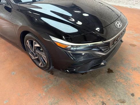 Used 2024 Hyundai Elantra Limited FWD image 9