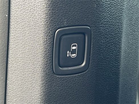 Used 2024 Kia Carnival EX image 35