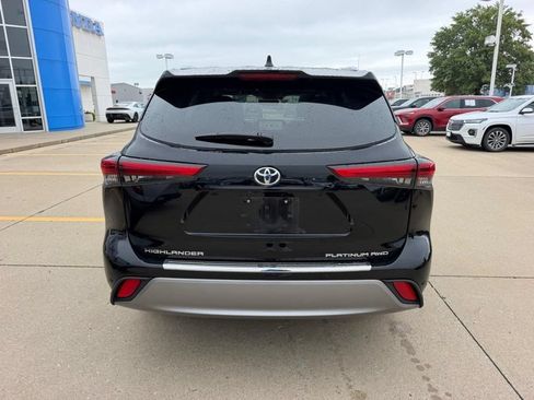 Used 2023 Toyota Highlander Platinum AWD/4WD image 3