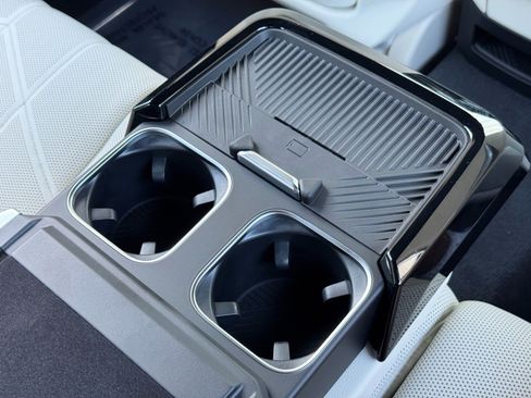 Used 2023 BMW i7 xDrive60 w/ Executive Package 2 image 37