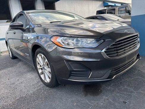 Used 2019 Ford Fusion SE FWD image 6