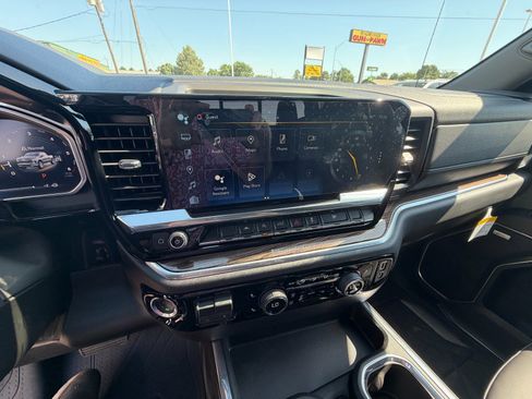 Certified 2026 Chevrolet Silverado 1500 RST w/ Redline Edition AWD/4WD image 17