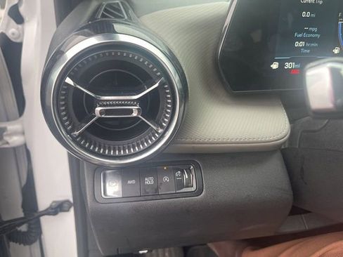 Certified 2025 Chevrolet Equinox LT w/ Convenience Package II image 17