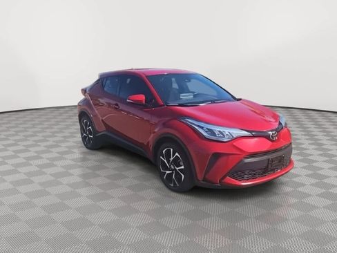 Used 2021 Toyota C-HR XLE FWD image 2