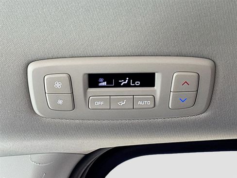 Used 2025 Kia Carnival FWD image 25