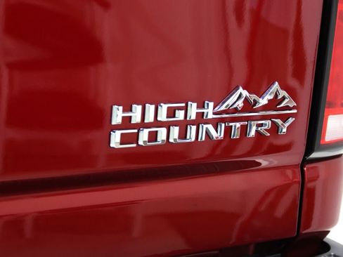 Used 2025 Chevrolet Silverado 2500 High Country w/ Technology Package AWD/4WD image 18