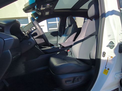 Used 2024 Toyota Venza Nightshade image 28