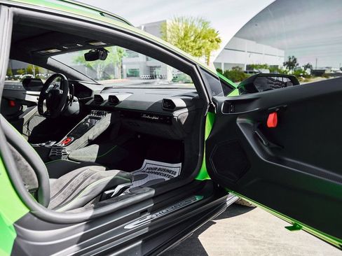 Used 2024 Lamborghini Huracan Sterrato AWD/4WD image 28