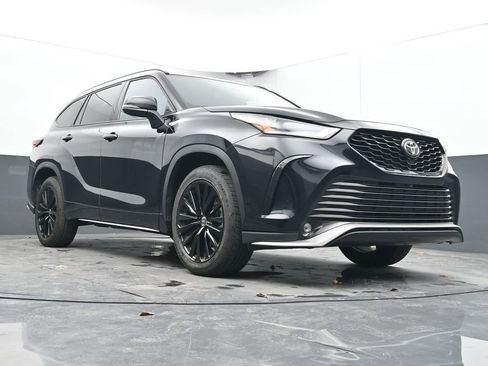 Used 2025 Toyota Highlander XSE image 25