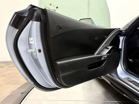 Used 2017 Chevrolet Corvette Stingray Coupe w/ 1LT RWD image 12