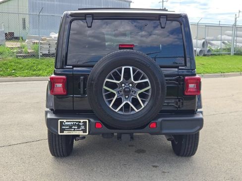 Used 2024 Jeep Wrangler Unlimited Sahara w/ Technology Group AWD/4WD image 13
