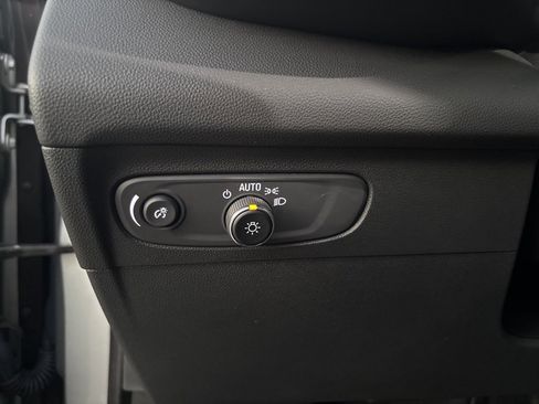 Used 2023 Buick Envision Essence image 40