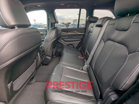 New 2026 Jeep Grand Cherokee Limited w/ Luxury Tech Group II AWD/4WD image 28