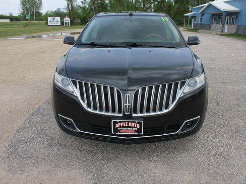 Used 2013 Lincoln MKX AWD image 2