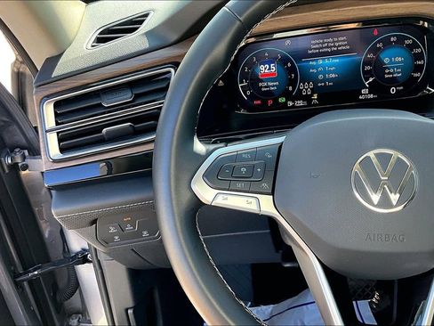 Certified 2025 Volkswagen Atlas SE AWD/4WD image 24